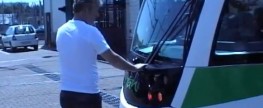 [VIDÉO] Un conducteur de rame découvre le nouveau tram de Nantes… jumeau de celui de Besançon